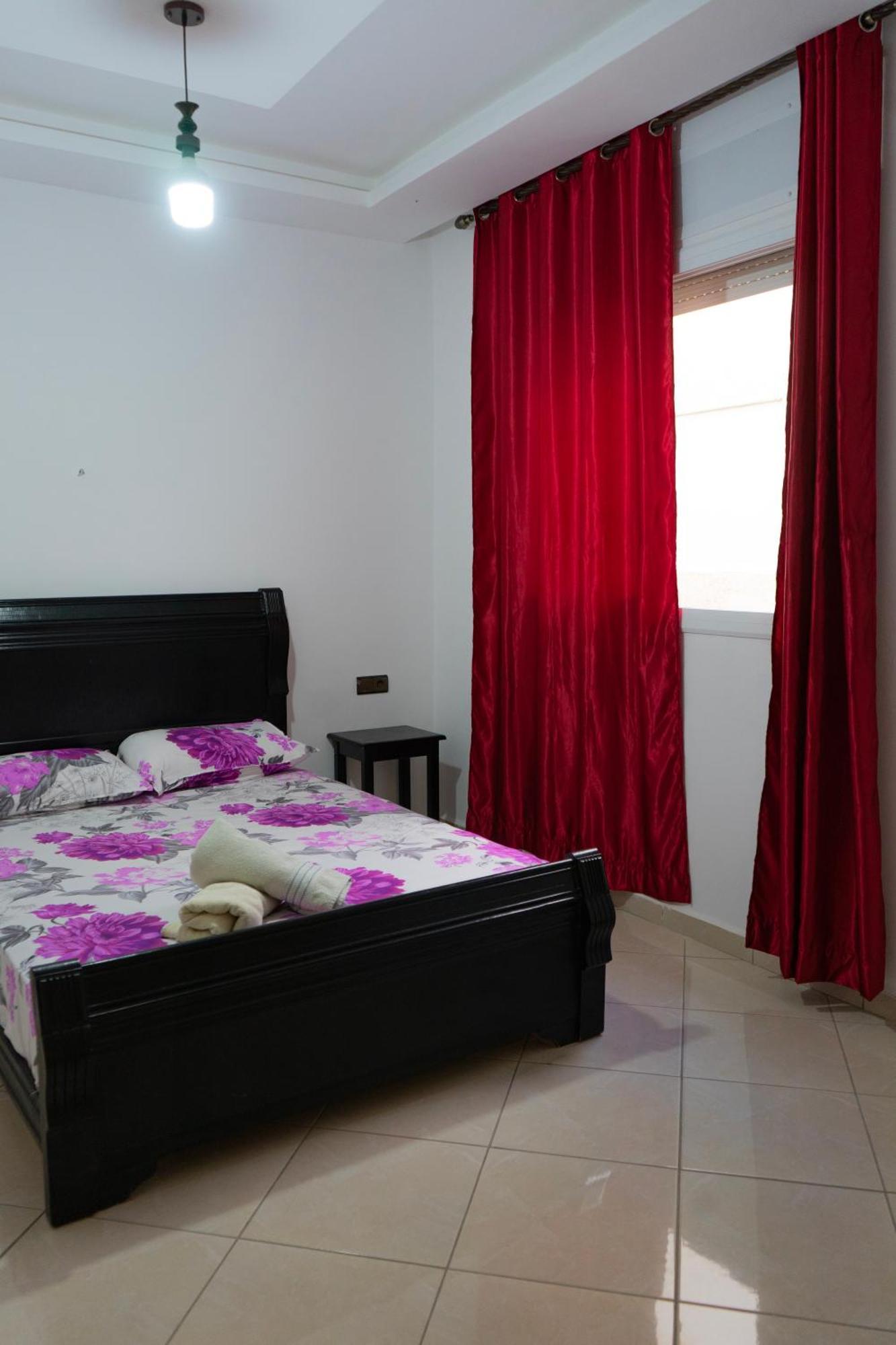 Enjoy Your Vacation Here, 1 Min To The Beach, Only For Families !! Martil Bagian luar foto