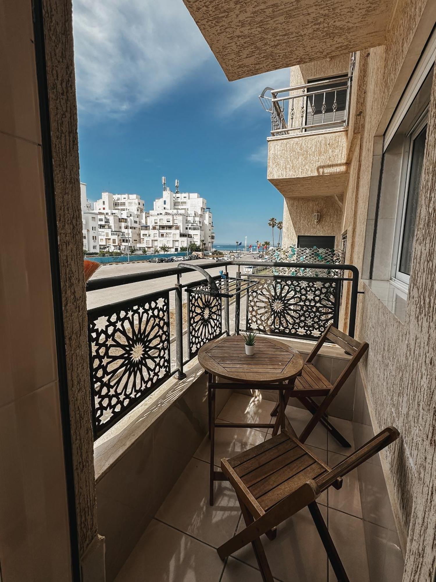 Enjoy Your Vacation Here, 1 Min To The Beach, Only For Families !! Martil Bagian luar foto